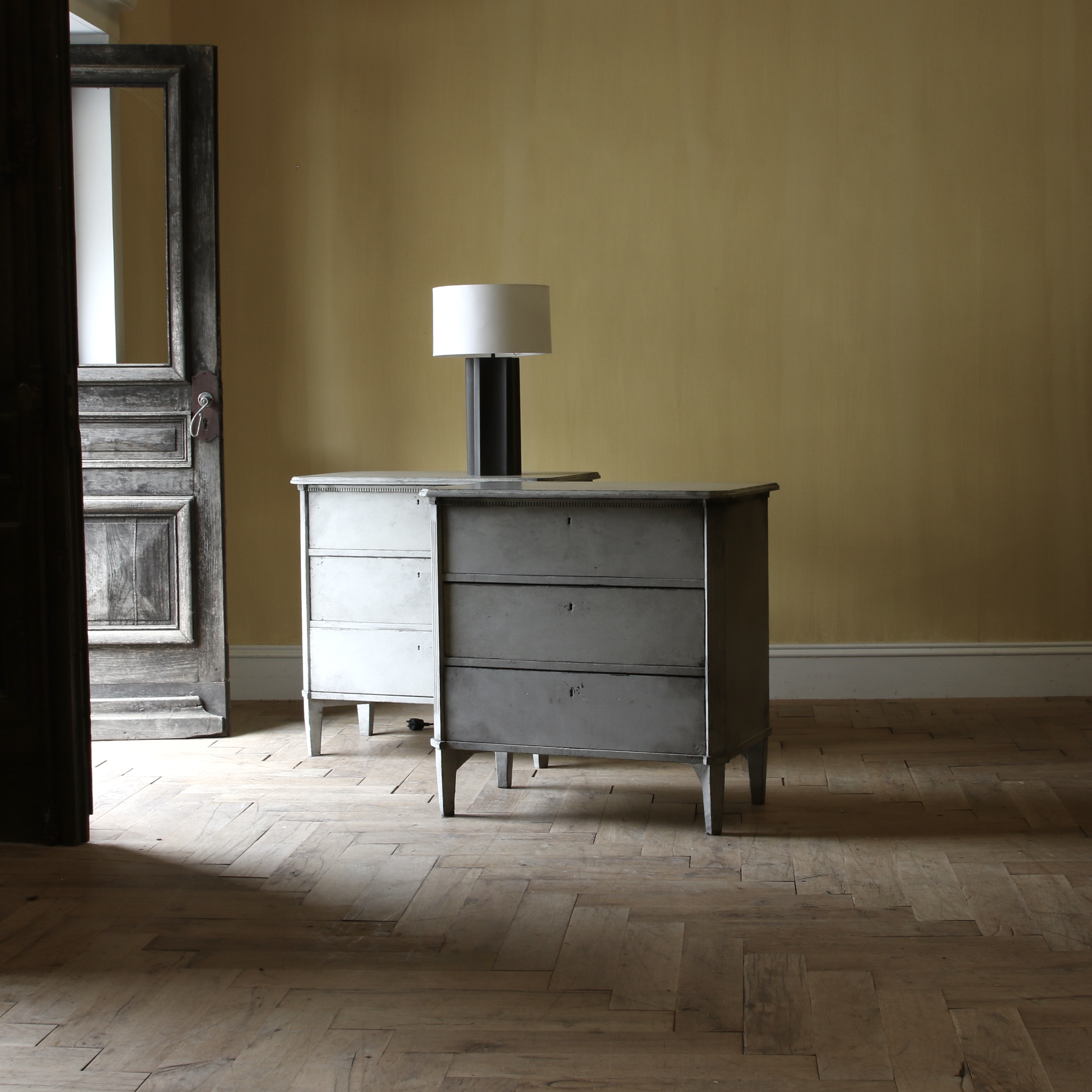 155-35 - Pair of Gustavian Commodes